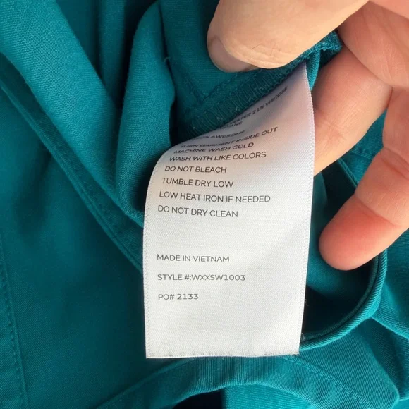 Figs Pacific Blue Scrub Set - Picture 5 of 5